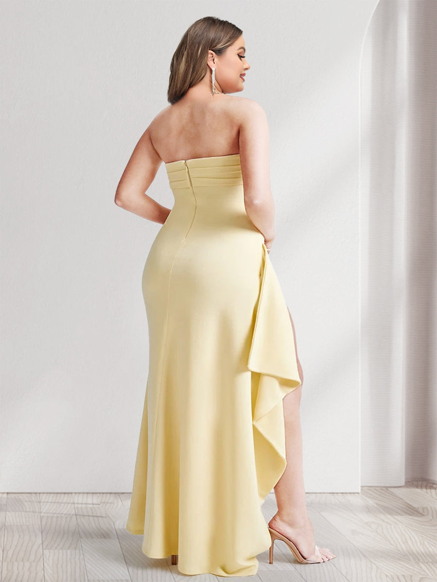 Sheath/Column Strapless Pleated Ruffle Plus Size Bridesmaid Dresses with Split Side - 画像 (2)