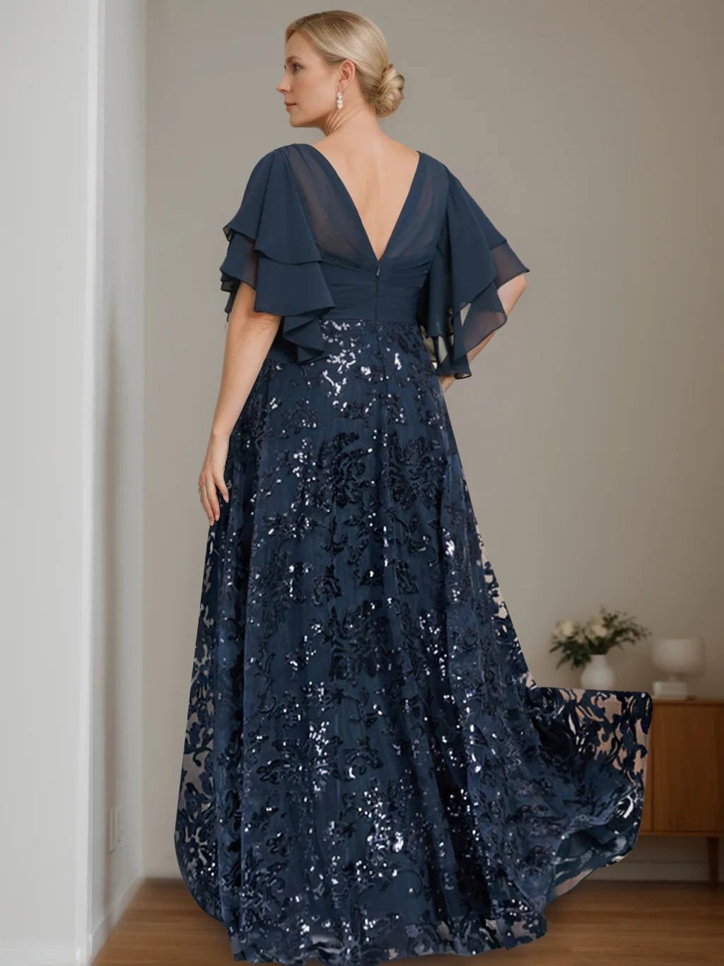 A-Line/Princess V-Neck Half Sleeves Floor-Length Plus Size Mother of the Bride Dresses with Sequins - 이미지 2