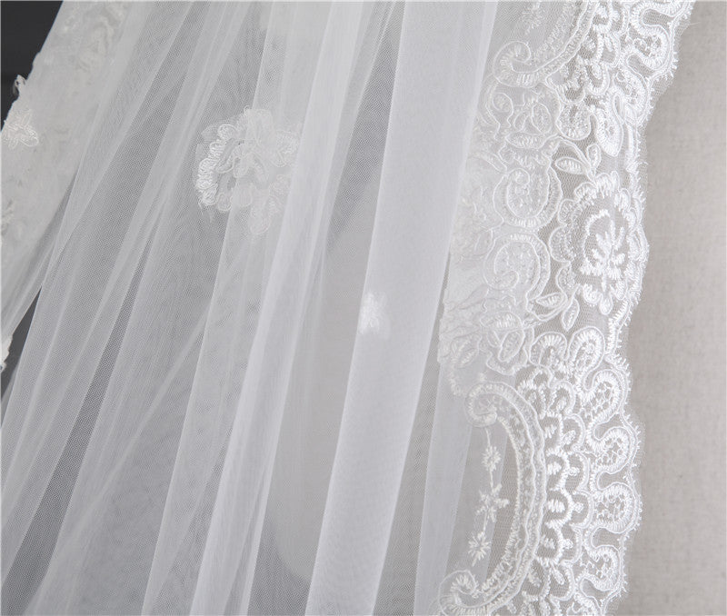 One-tier Luxurious Wedding Veil with Appliques - Image 5
