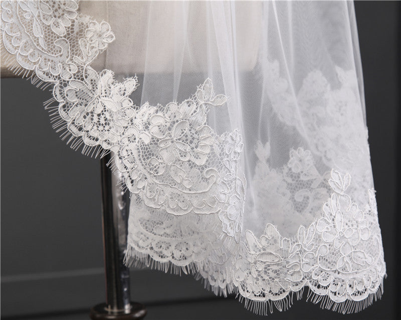 Two-tier Stylish Wedding Veil with Appliques - 画像 (9)