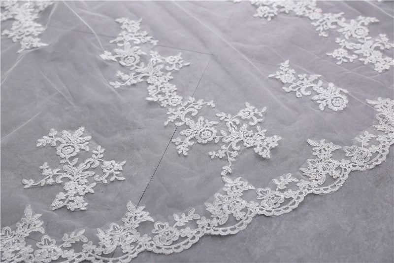 Two-tier Stylish Wedding Veil with Appliques - 画像 (5)
