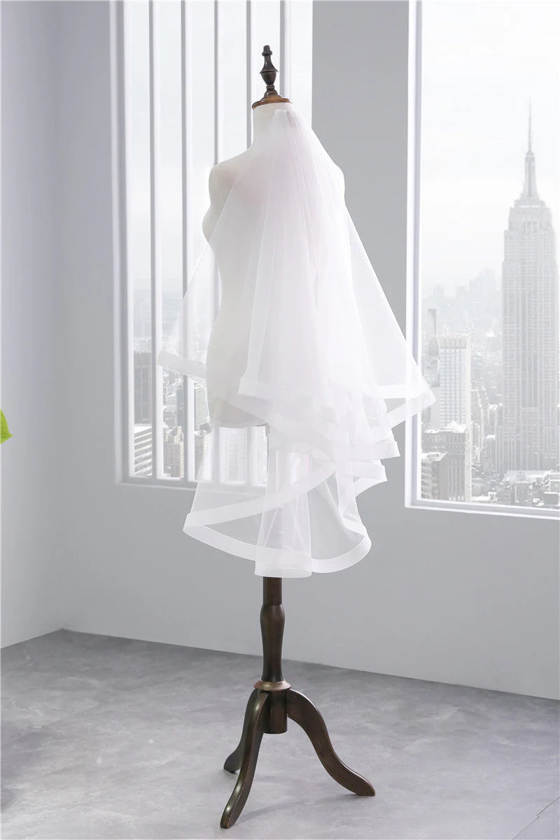 One-tier Classic Lace Wedding Veil with Solid Tulle - 画像 (3)