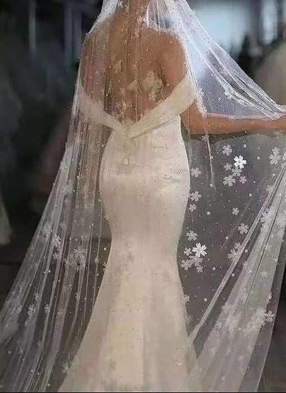 One-tier Cut Edge Cathedral Wedding Veils with Faux Pearl - Image 2