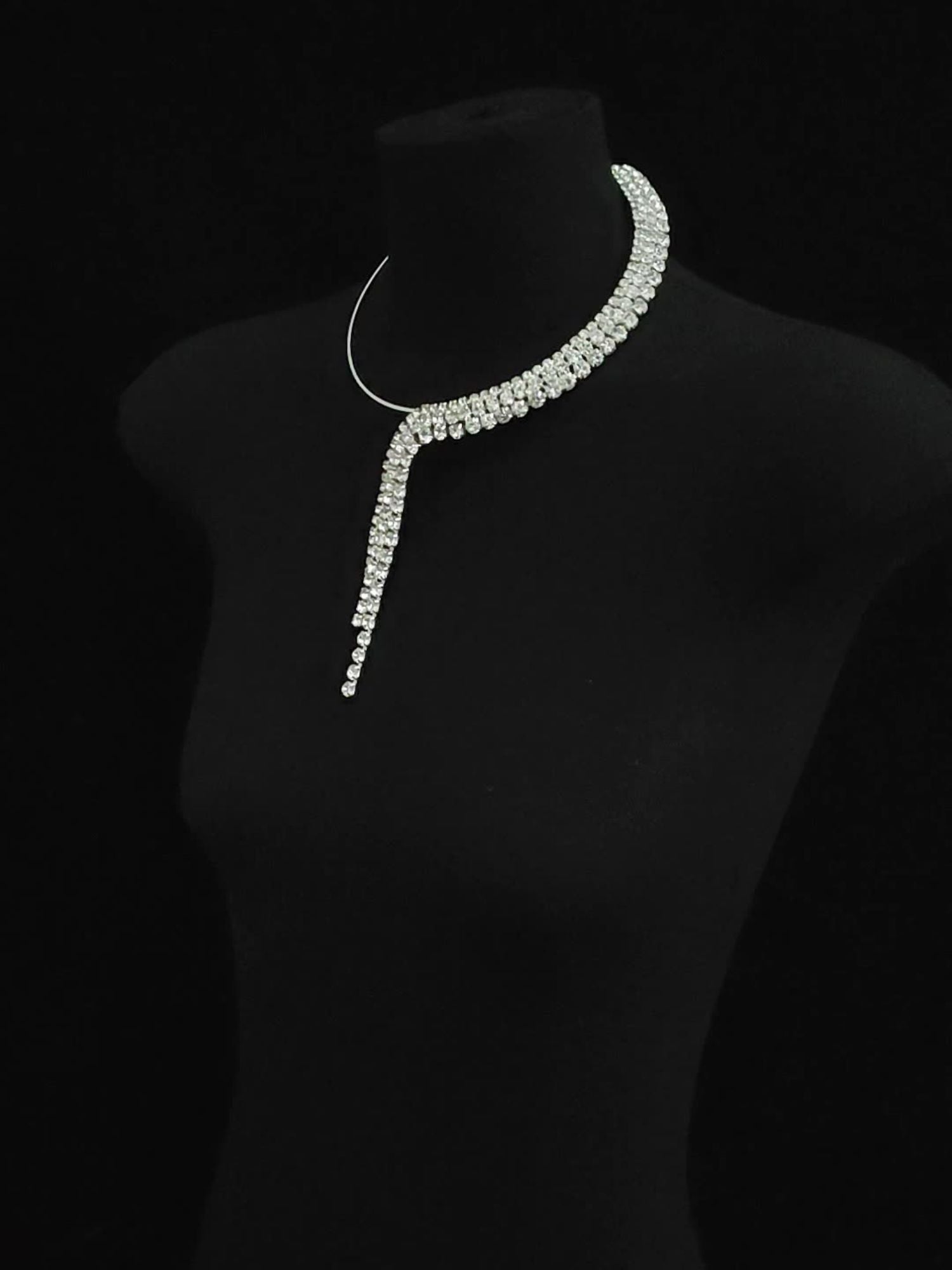 Delicate Fashion Asymmetric Diamonds Elegant Necklace - Image 2