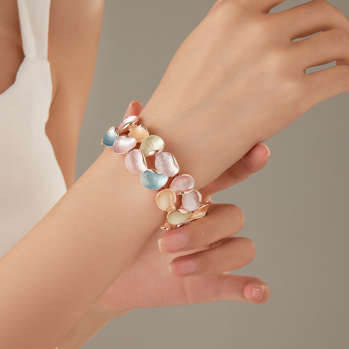 Stylish Sweet Double Rows Colorful Art Petal Stretch Bracelet - 画像 (2)