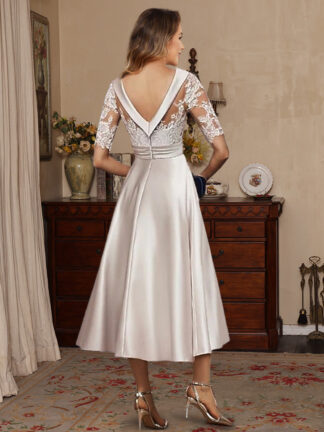 A-Line/Princess Scoop Satin Mother of the Bride Dresses Lace Half Sleeves Tea-Length
