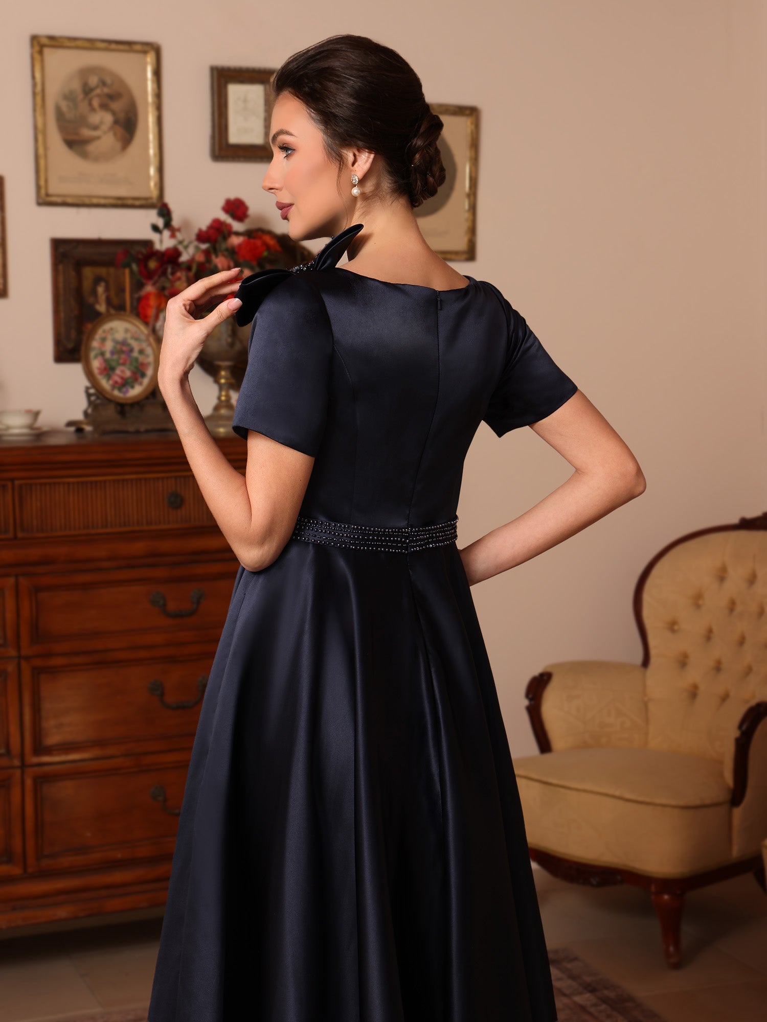 A-Line/Princess Scoop Satin Mother of the Bride Dresses Tea-Length Short Sleeves Beading Bowknot - Image 2