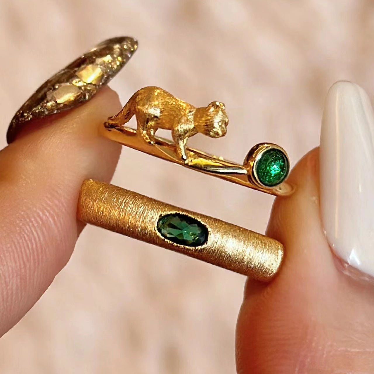 Vintage Brushed Cat Emerald Two Tone Bar Ring - 이미지 4